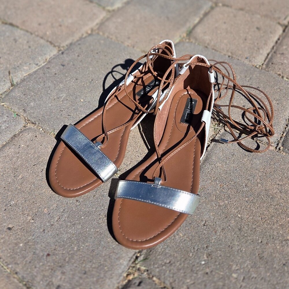 Sz 7 WHBM White & Silver Roman Style Boho Sandals w/Criss-Cross Ankle Ties NWOT